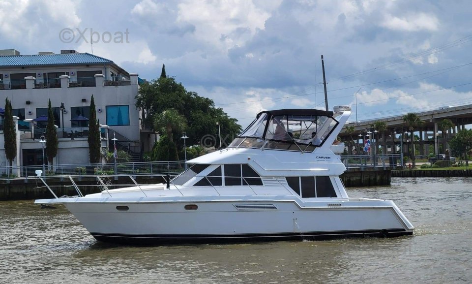 Vedette du chantier de construction Carver yachts, Modèle CARVER 370 ...