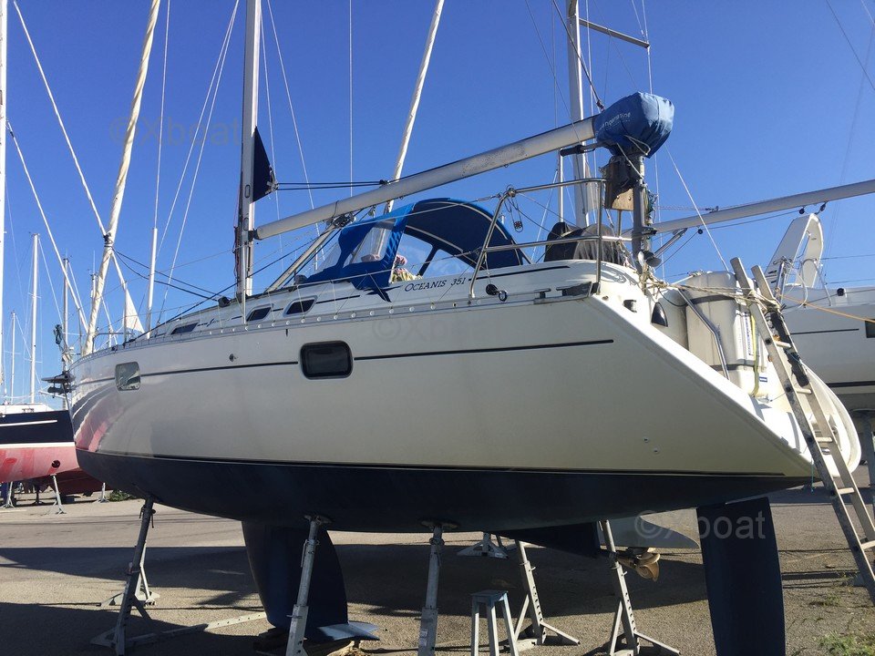 Voilier d'occasion OCEANIS 351