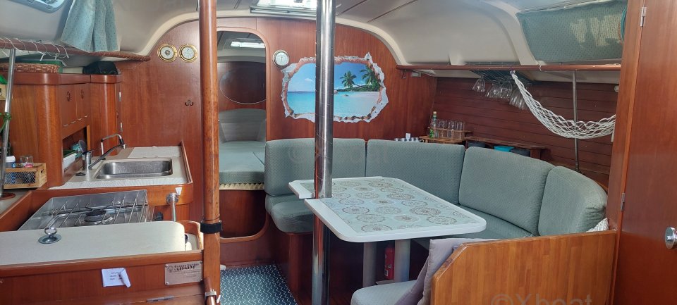 Voilier d'occasion OCEANIS 351 carré