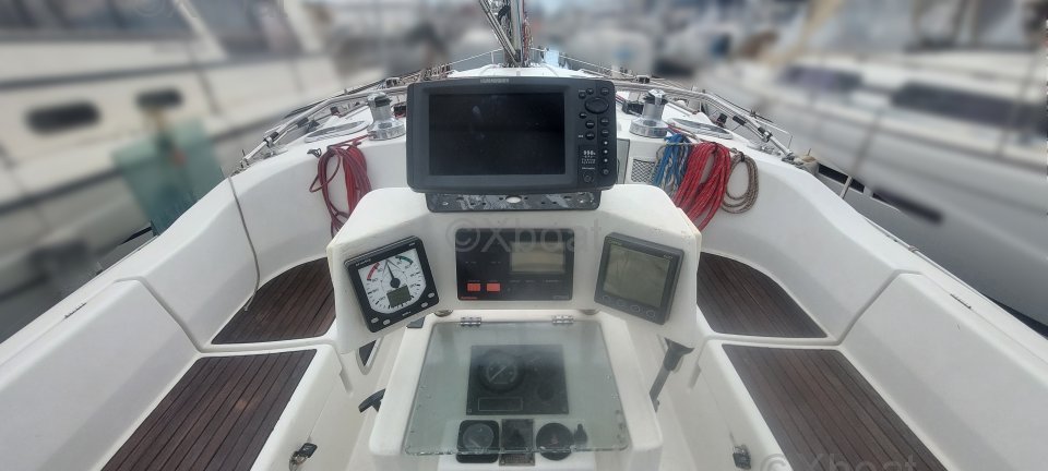 Voilier d'occasion OCEANIS 351 cockpit