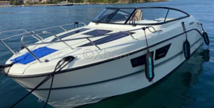 Bateau à Moteurs d'occasion QUICKSILVER ACTIV 805 CRUISER